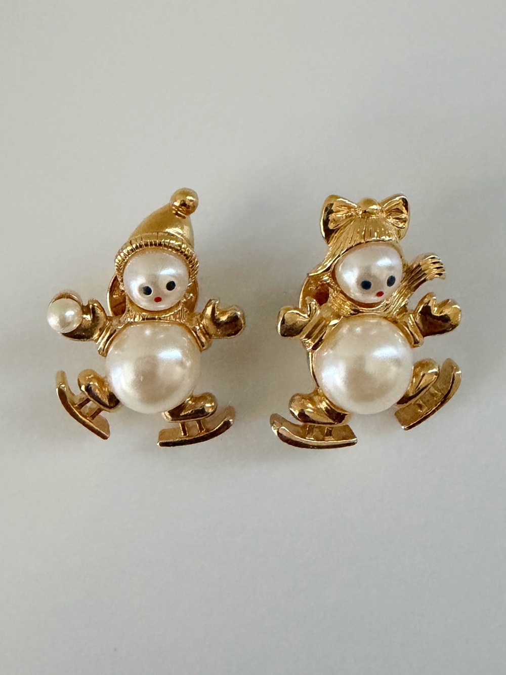 Vintage 1998 Ice Skating Snowman & Girl Gold Tone Faux Pearl Brooch Lapel Pins